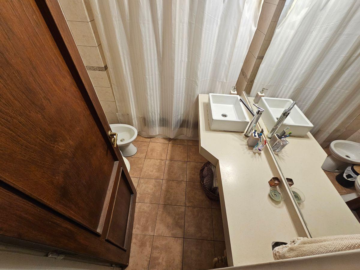 Amplio Semipiso 5 Ambientes en Venta en Edificio de Categoría en Lo Mejor de Recoleta!
