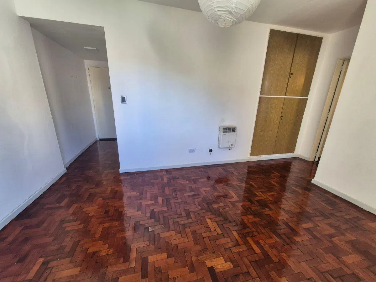 IMPECABLE 2 AMBIENTES EN VENTA EN SAN TELMO - CONTRAFRENTE SÚPER LUMINOSO 2