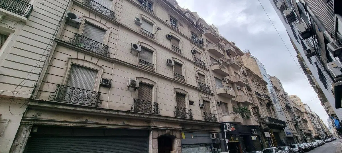 VENTA 3 AMBIENTES + DEP * A RECICLAR Zona Centro
62 m2 Apto profesional A metros de Av. 9 de Julio 1