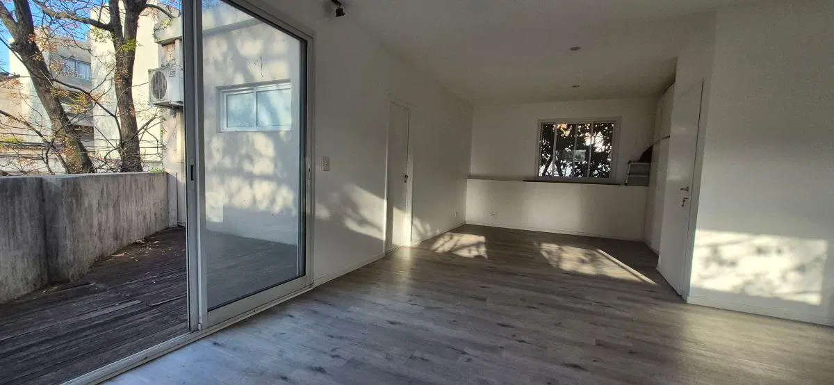 Oportunidad en Saavedra Casa PH en Esquina de 300 m2 cubiertos con gran parque En venta Vvda+estudio 5