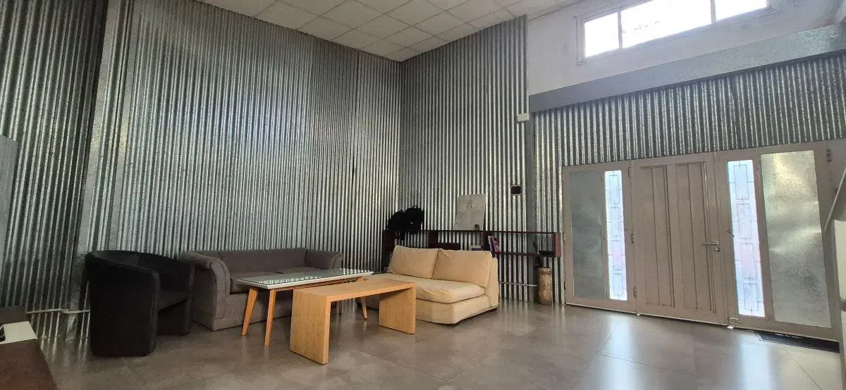Oportunidad en Saavedra Casa PH en Esquina de 300 m2 cubiertos con gran parque En venta Vvda+estudio 1
