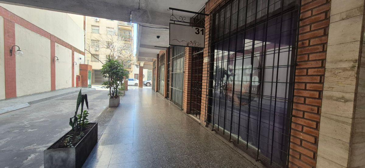 Foto de LOCAL EN GALERIA COMERCIAL MUY BIEN UBICADA! CABALLITO, imagen 1