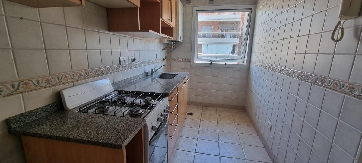 Foto de Alquiler 2 Ambientes cómodo con Balcon y Cochera Fija en PB sobre Conde, imagen 1