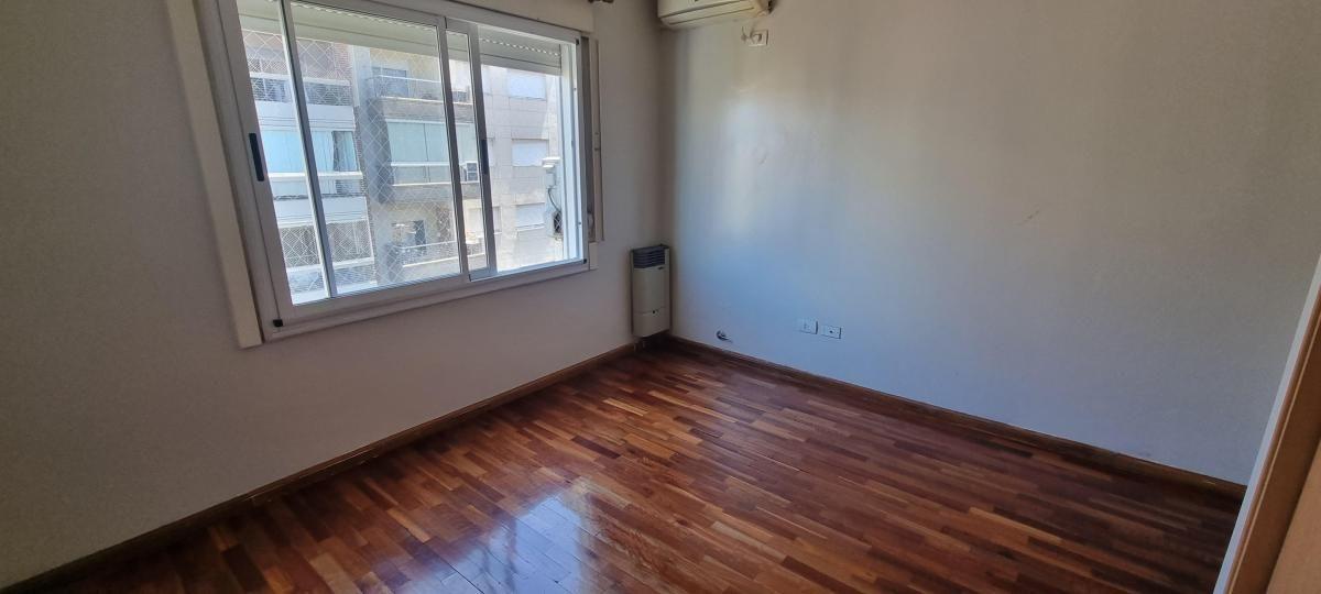 Foto de Alquiler 2 Ambientes cómodo con Balcon y Cochera Fija en PB sobre Conde, imagen 2