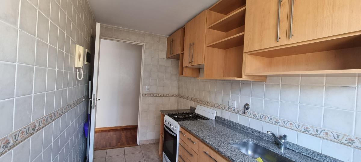 Foto de Alquiler 2 Ambientes cómodo con Balcon y Cochera Fija en PB sobre Conde, imagen 3
