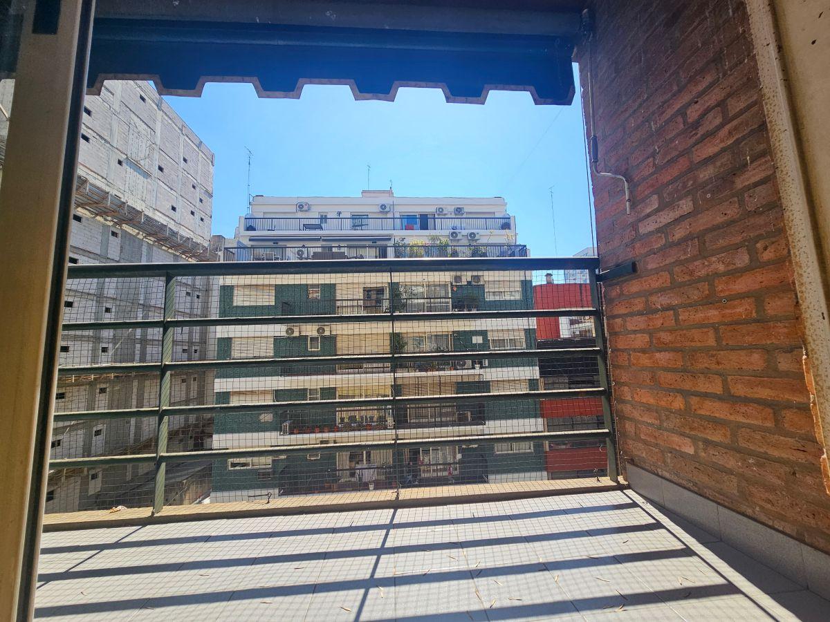 Foto de ALQUILER SEMI PISO DE 3 AMBIENTES CON BALCON Y COCHERA FIJA CUBIERTA EN, imagen 3