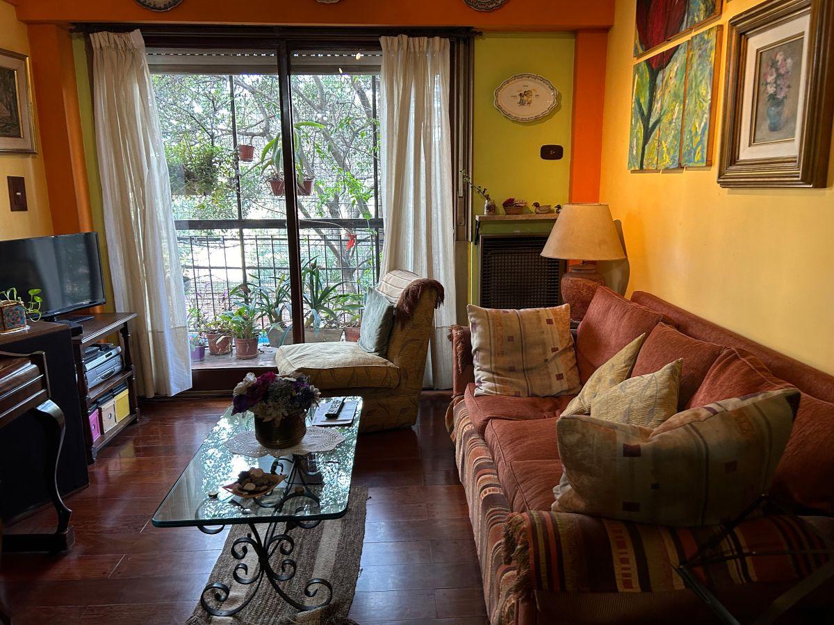 Foto de VENTA DEPTO 4 AMB EN EXCELENTE UBICACIÓN CON BALCÓN Y COCHERA EN, imagen 2