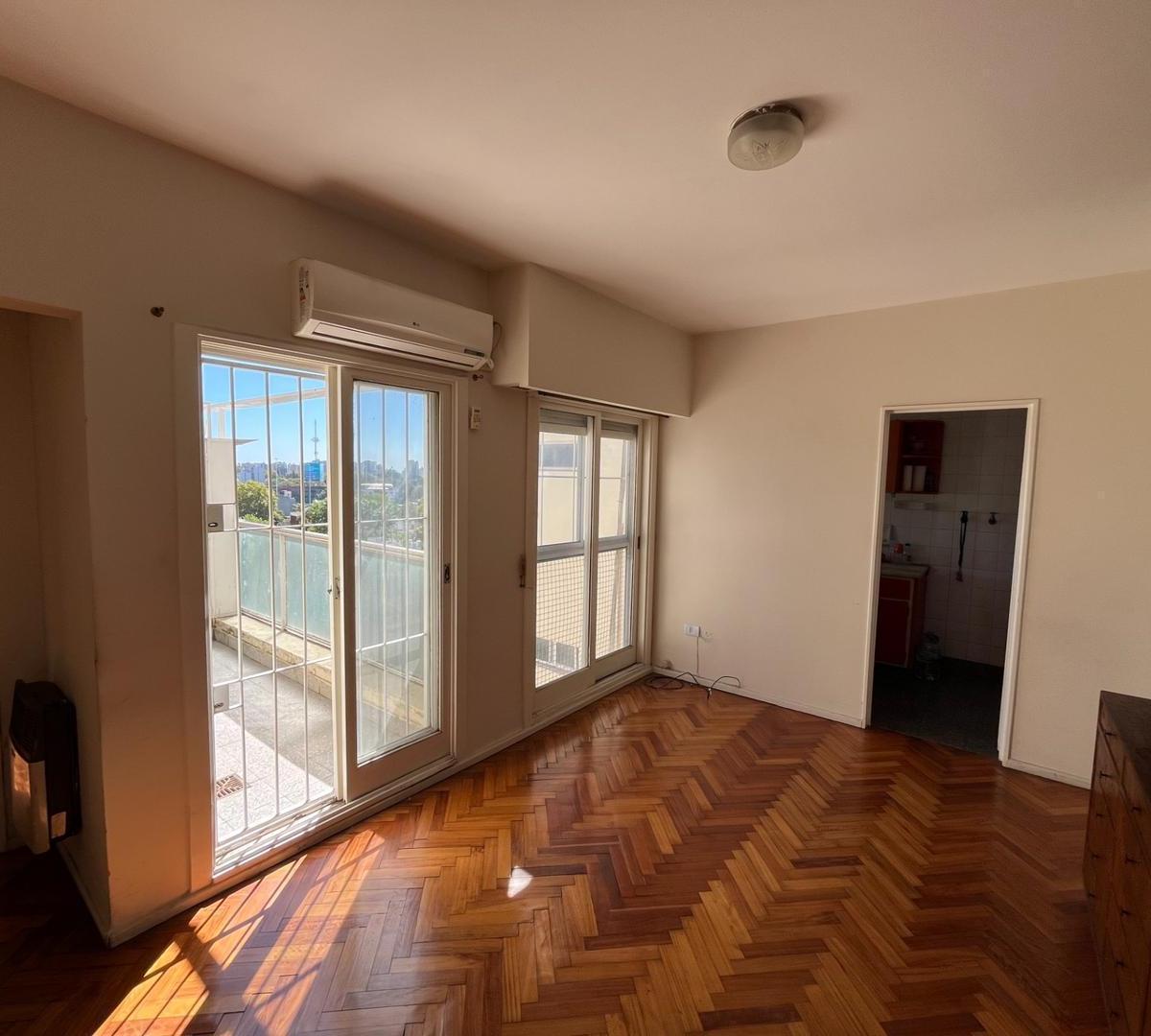 Alquiler Dos Ambientes Soleado y Luminoso con Balcon 3