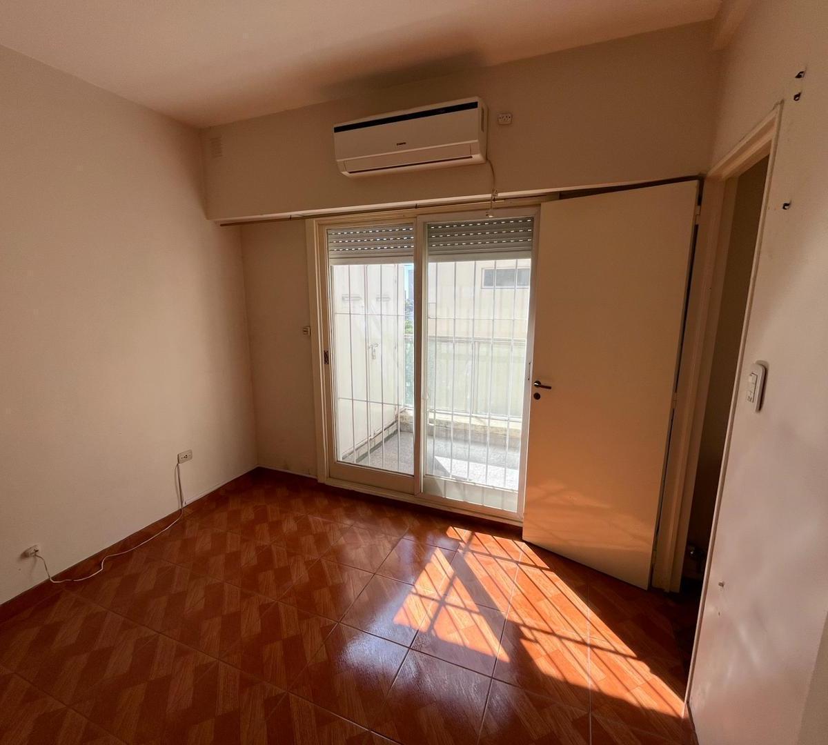 Alquiler Dos Ambientes Soleado y Luminoso con Balcon 2