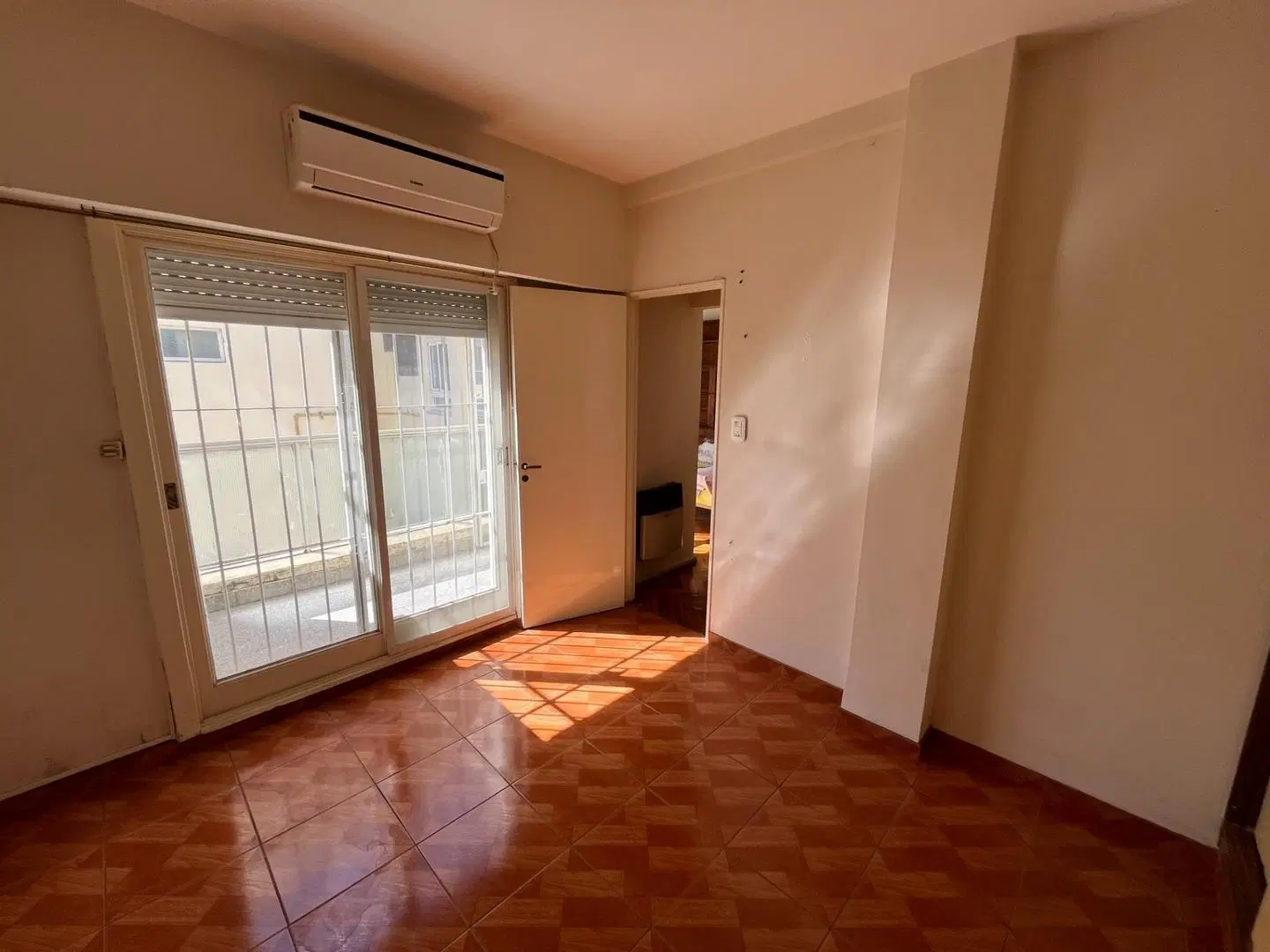 ALQUILER 2 AMB SOLEADO Y LUMINOSO CON BALCON VISTA AL RIO 2