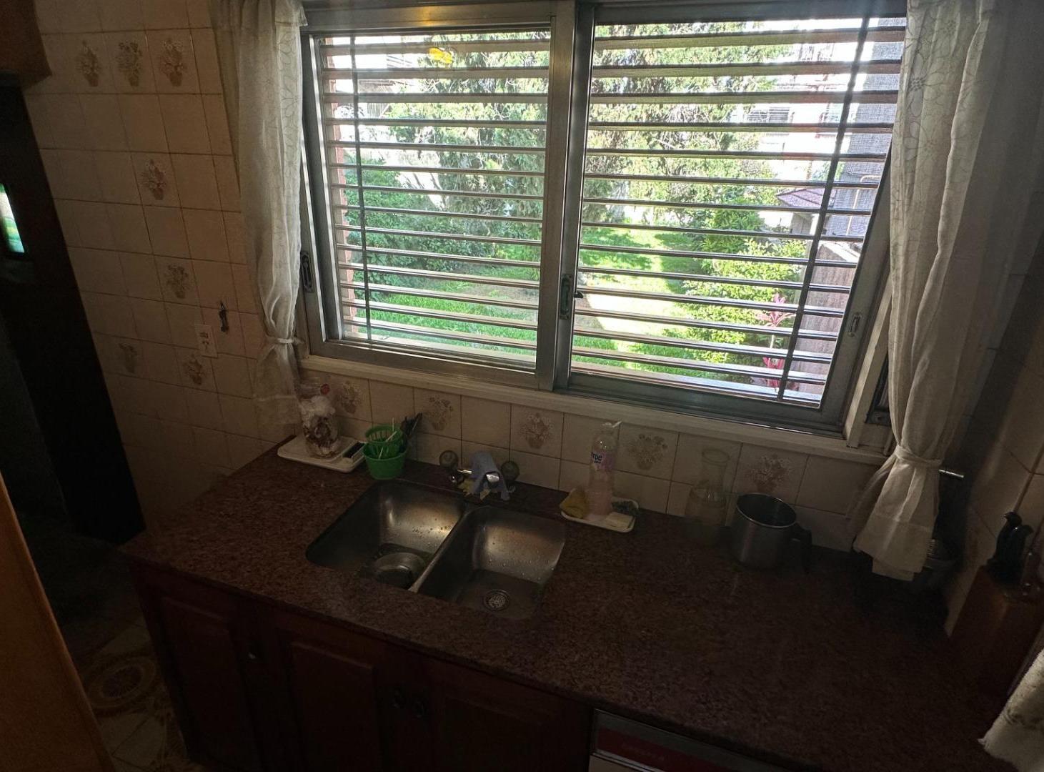 Foto de CASA 4 AMBIENTES EN EXCELENTE ESTADO – LOTE PROPIO 376 m², imagen 4