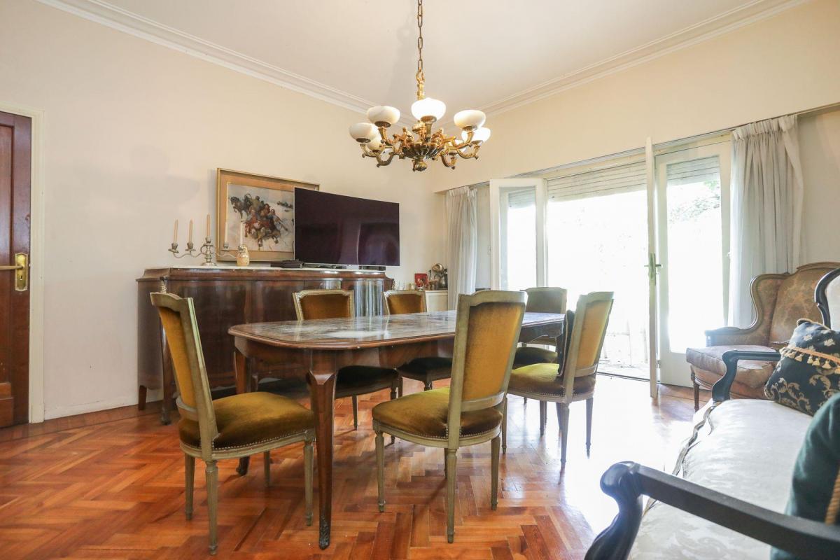 Venta Casa 6 Amb. Parrilla. Pileta en Barrio River. 1