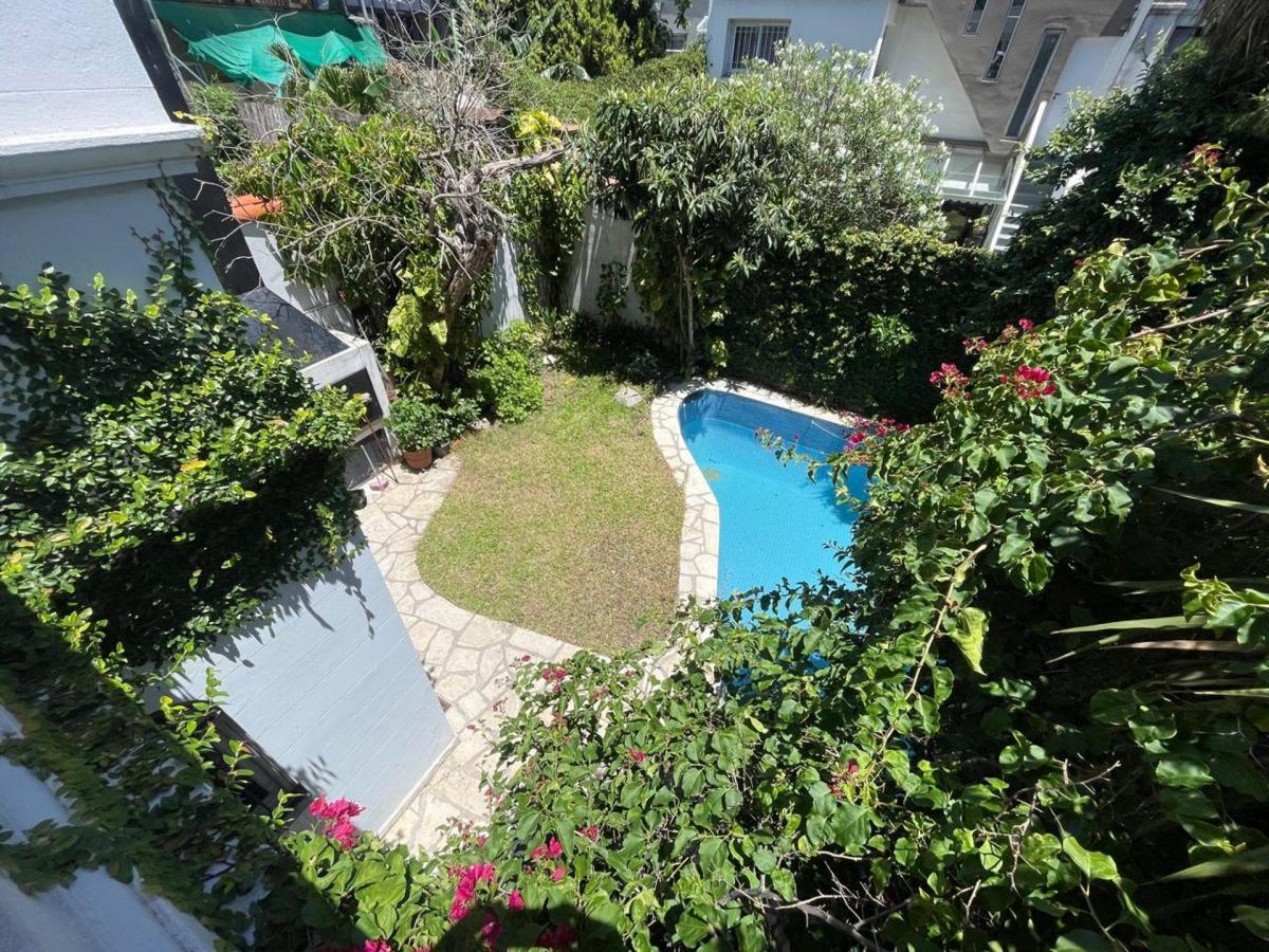 Venta Casa 6 Amb. Parrilla. Pileta en Barrio River. 4