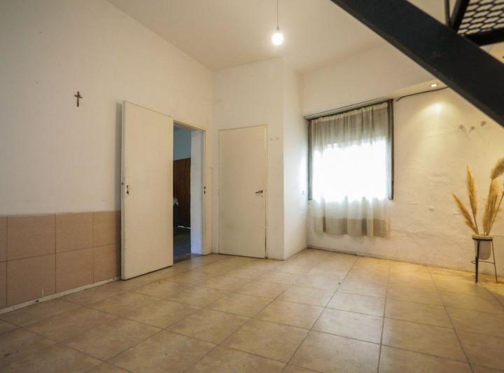 CASA EN VENTA 5 AMBIENTES CON TERRAZA COCHERA 5