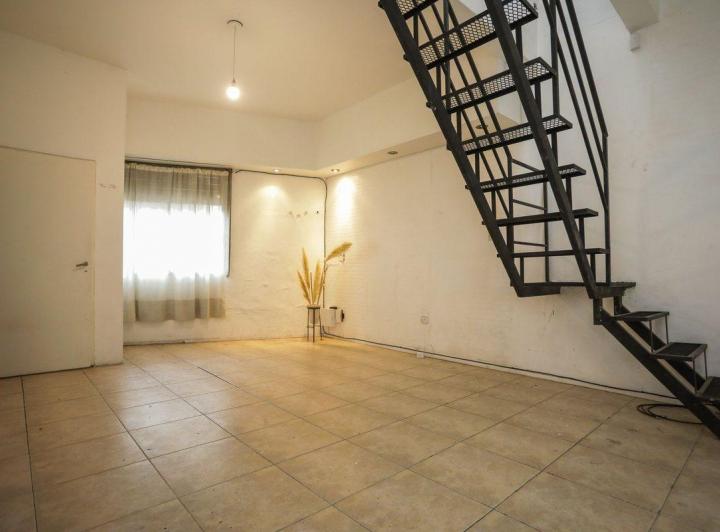 CASA EN VENTA 5 AMBIENTES CON TERRAZA COCHERA 4