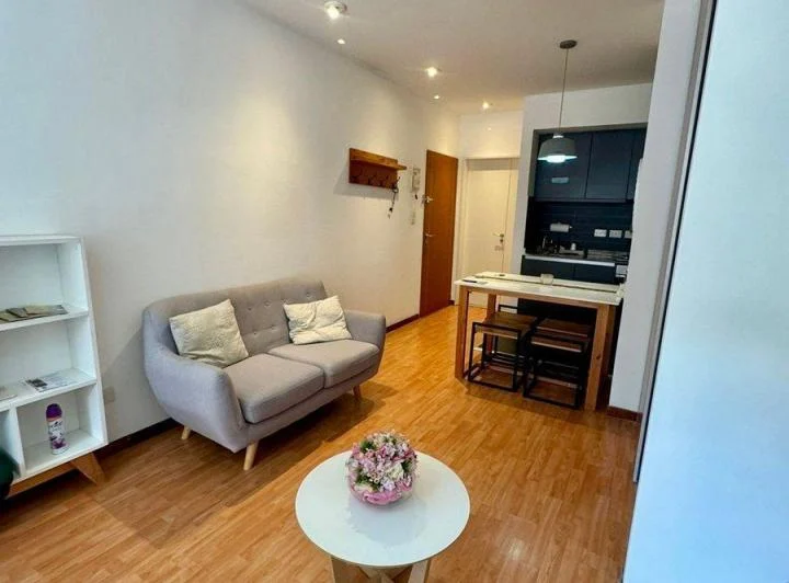 Alquiler monoambiente amueblado  frente con balcón 1