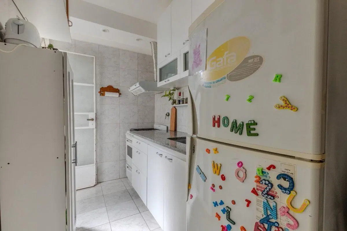 3 AMBIENTES C/BALCON 1ER PISO POR ESCALERA ALMAGRO 5