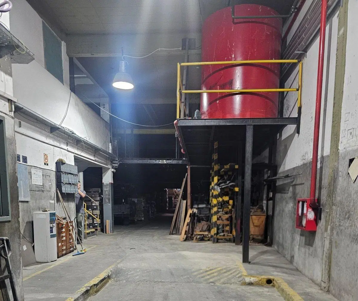 VENTA GALPON CON TERRENO PROPIO 3