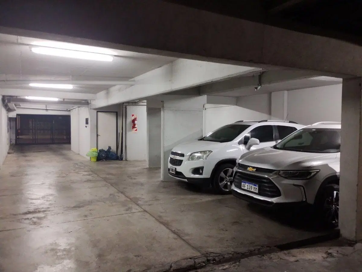 VENTA COCHERA CUBIERTA EN VILLA URQUIZA 2