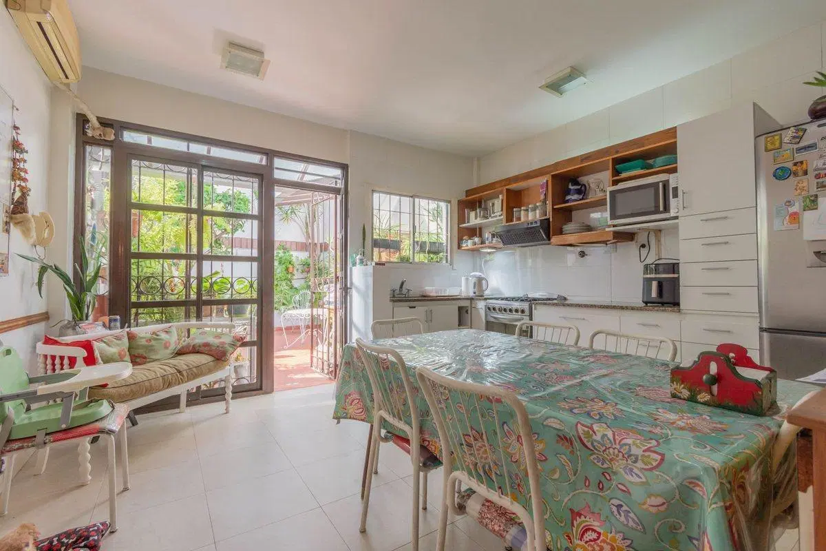 Casa 5 ambientes. Cochera. Patio. Villa Urquiza 3