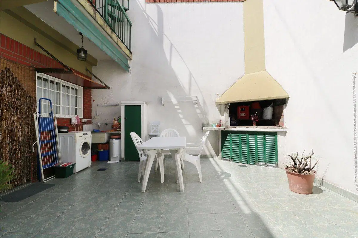 CASA 4 AMB MUY LUMINOSA C/TERRAZA, PATIO Y COCHERA 2
