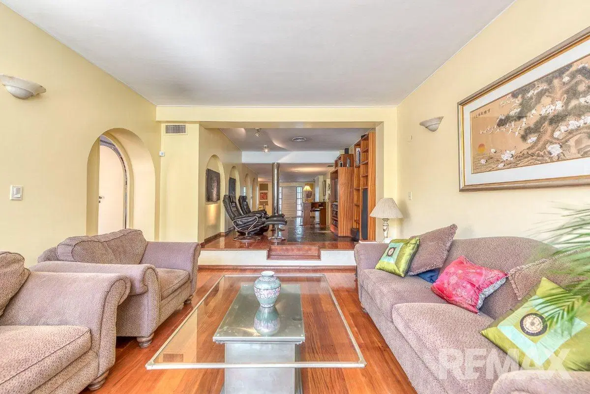 CASA 6 AMB BARRIO RIVER-JARDIN-PILETA-COCHERA 4