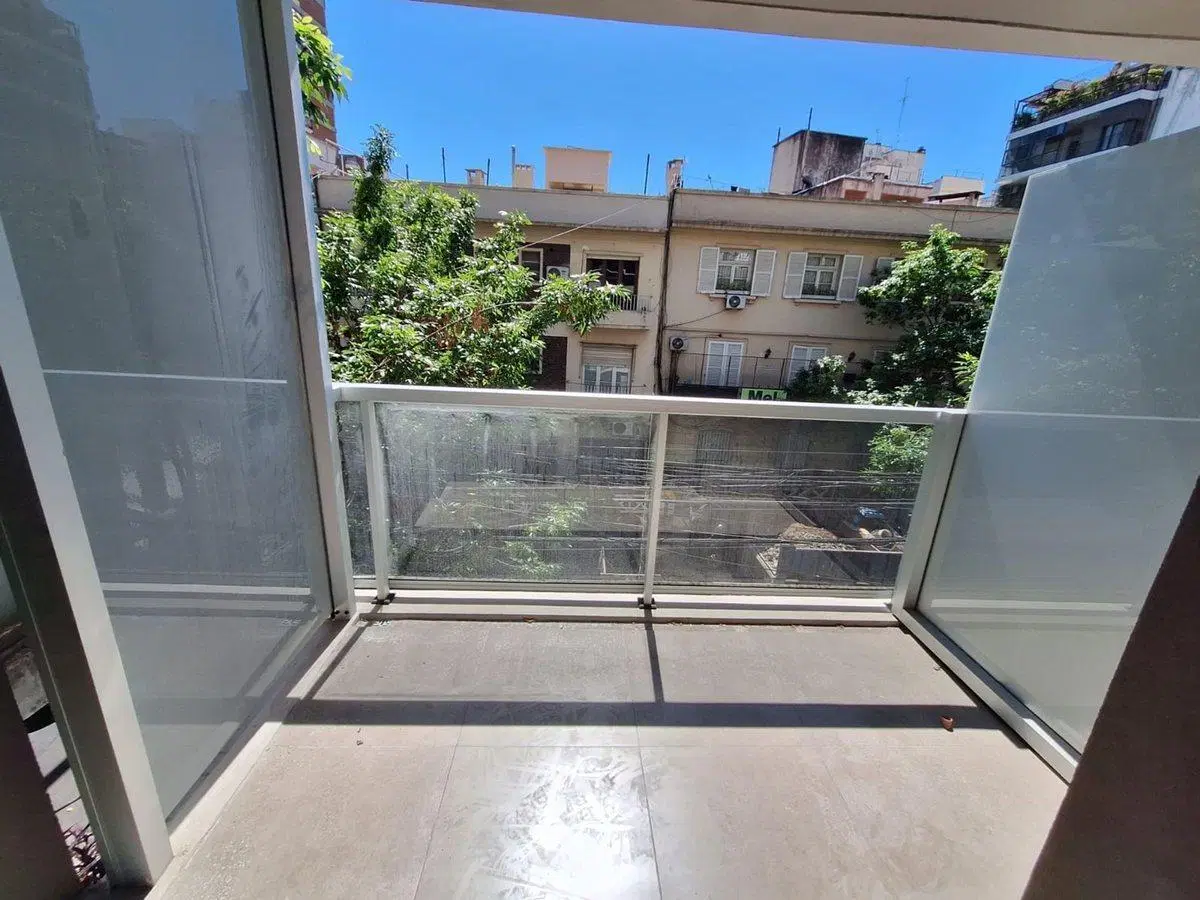 VENTA 2 AMB. EN CABALLITO AL FRENTE CON BALCON!!!! 4