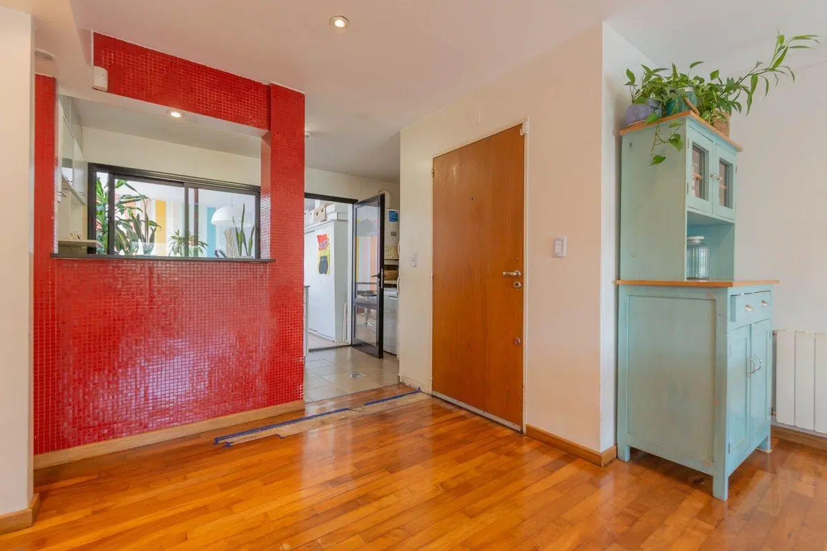 3 ambientes con balcón terraza y terraza propia. 2