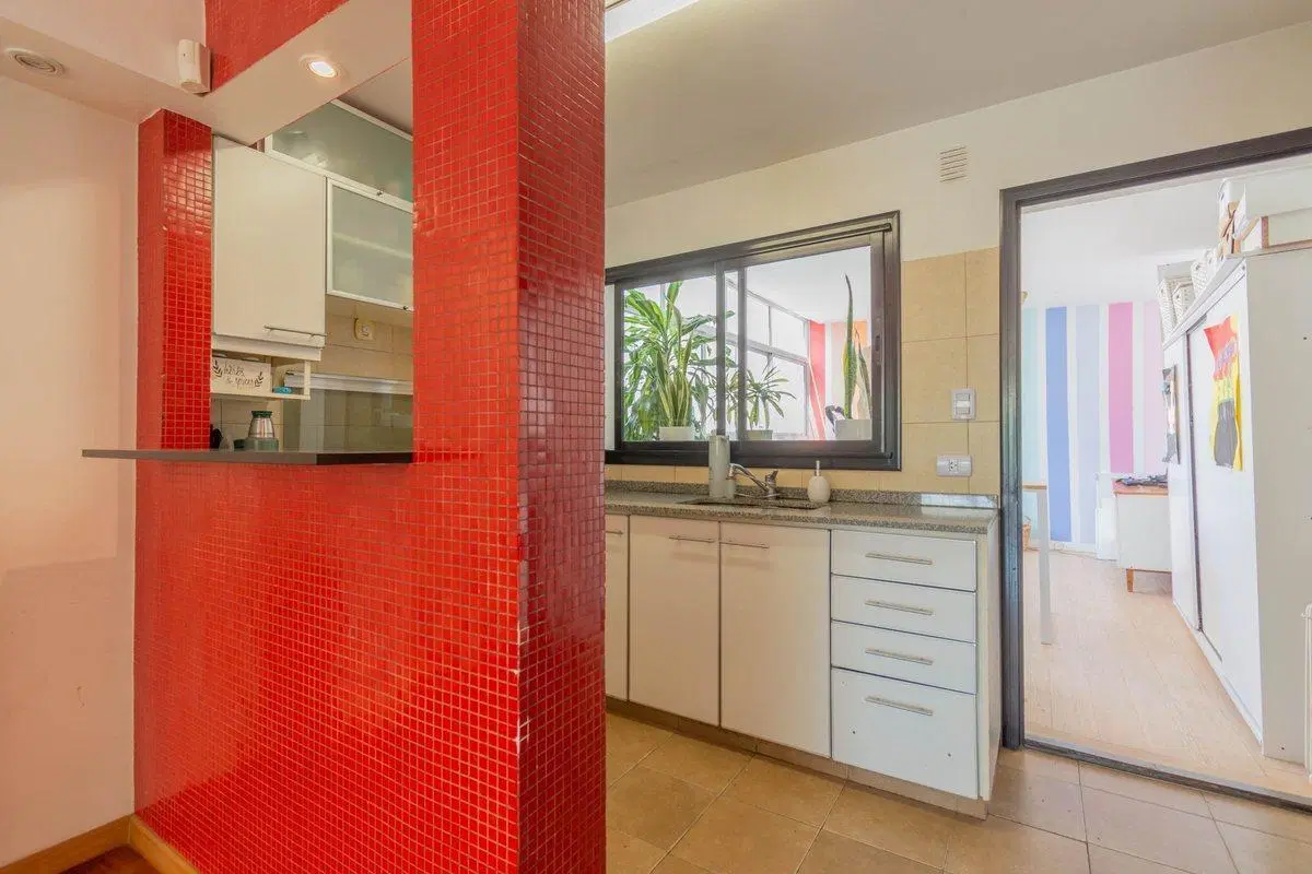 3 ambientes con balcón terraza y terraza propia. 5