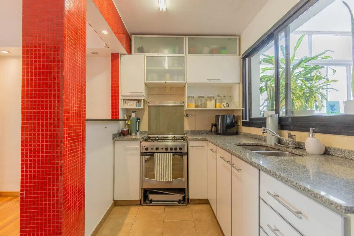 3 ambientes con balcón terraza y terraza propia. 4