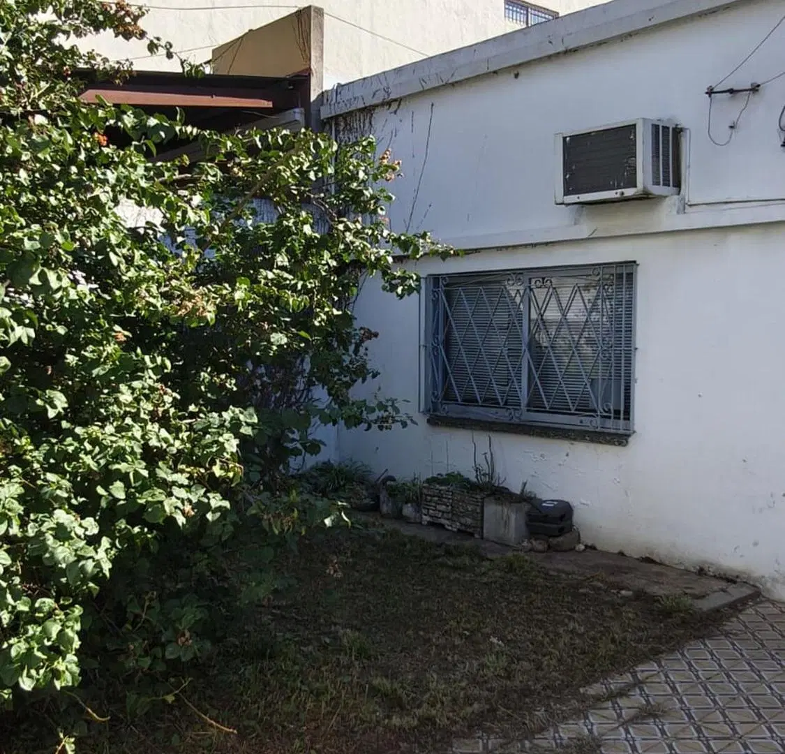 VENTA CASA A RECICLAR/DEPOSITO EN SAN MARTIN 3