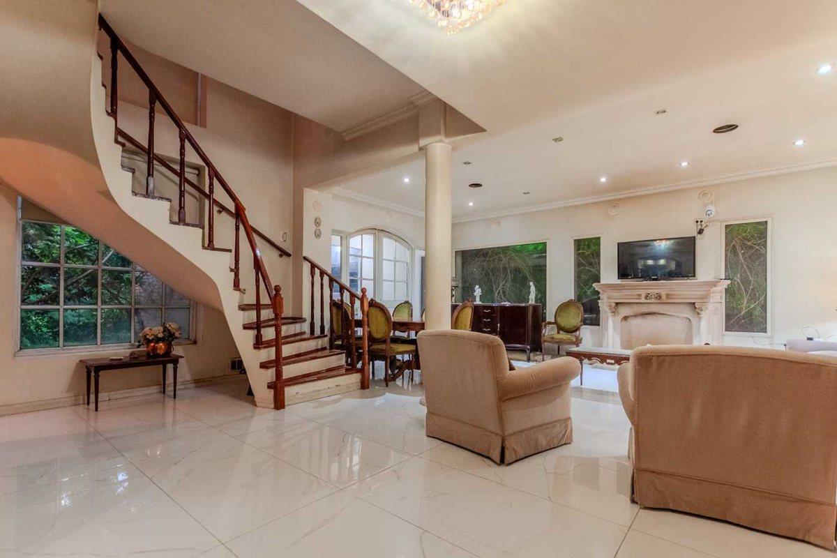 Venta Casa 5 Ambientes en "PARQUE LELOIR"