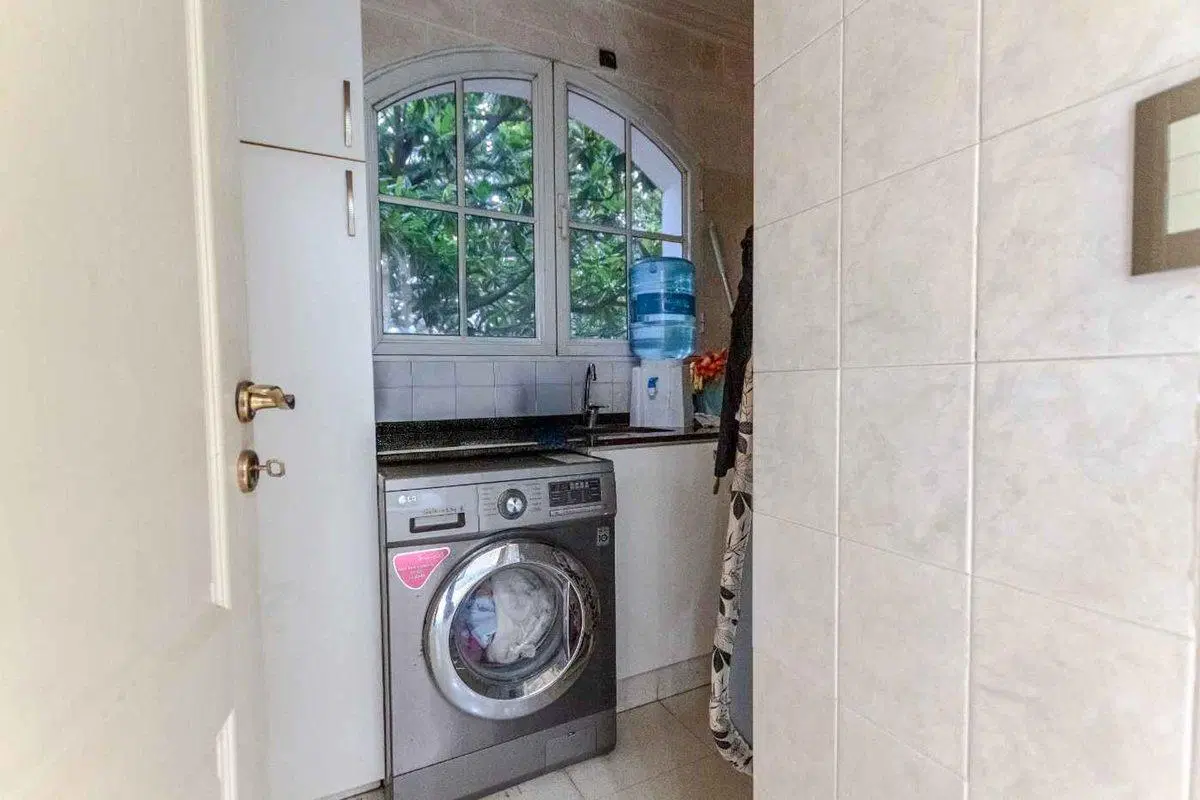 Venta Casa 5 Ambientes en "PARQUE LELOIR" 2