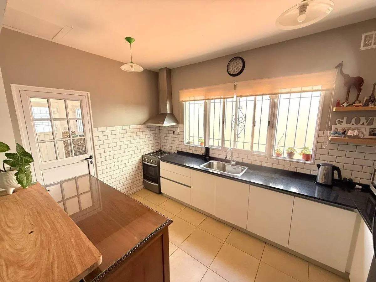 VENTA CASA DE 4 AMB CON JARDIN COCHERA EN MARTINEZ 2
