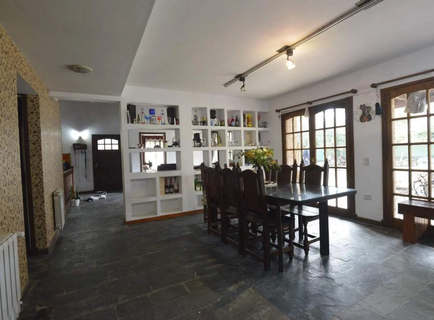 VENTA CASA 8 AMBIENTES AMPLIO TERRENO EN RANELAGH 4