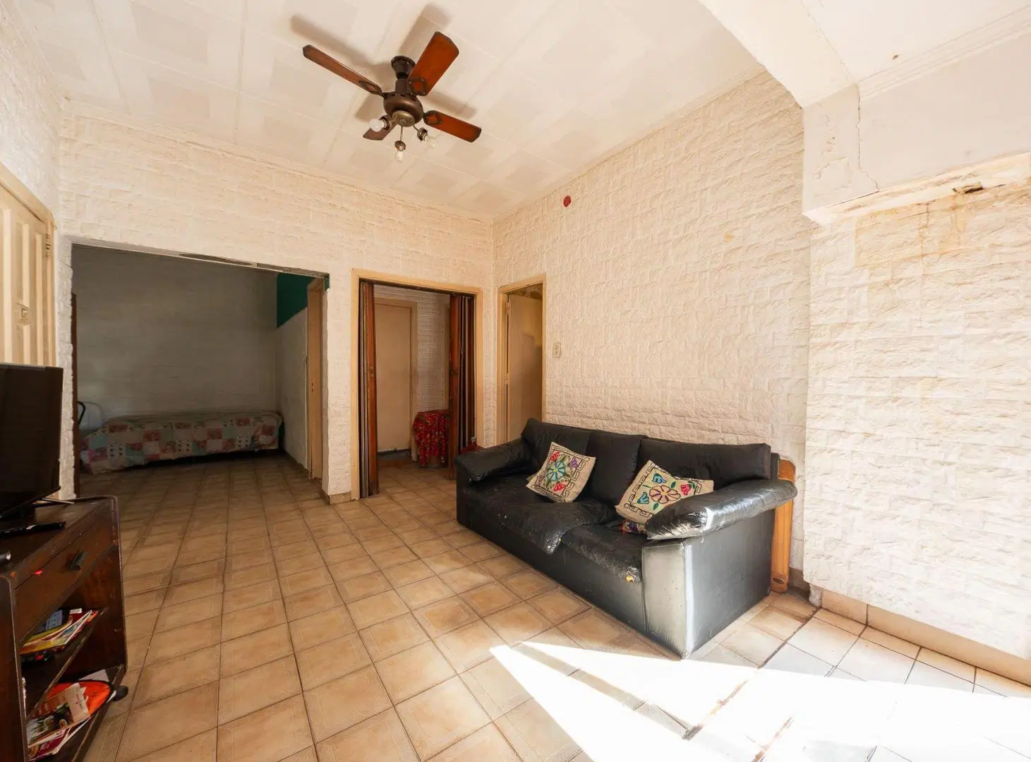 VENTA CASA 4 AMB. A REFACCIONAR. AVELLANEDA 3
