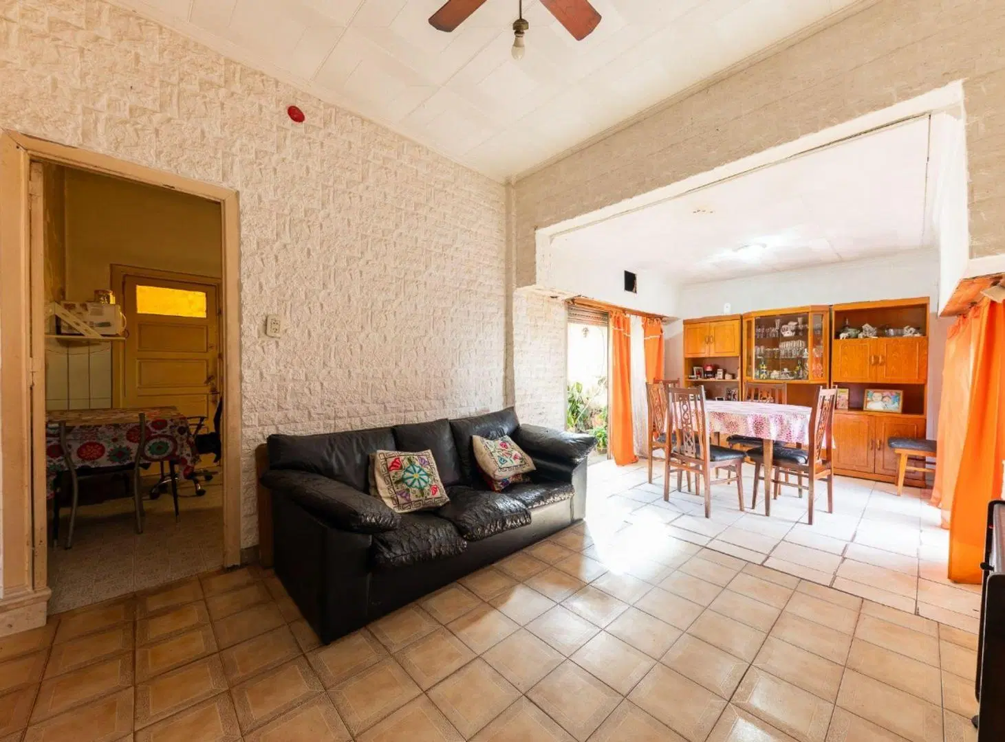 VENTA CASA 4 AMB. A REFACCIONAR. AVELLANEDA 4