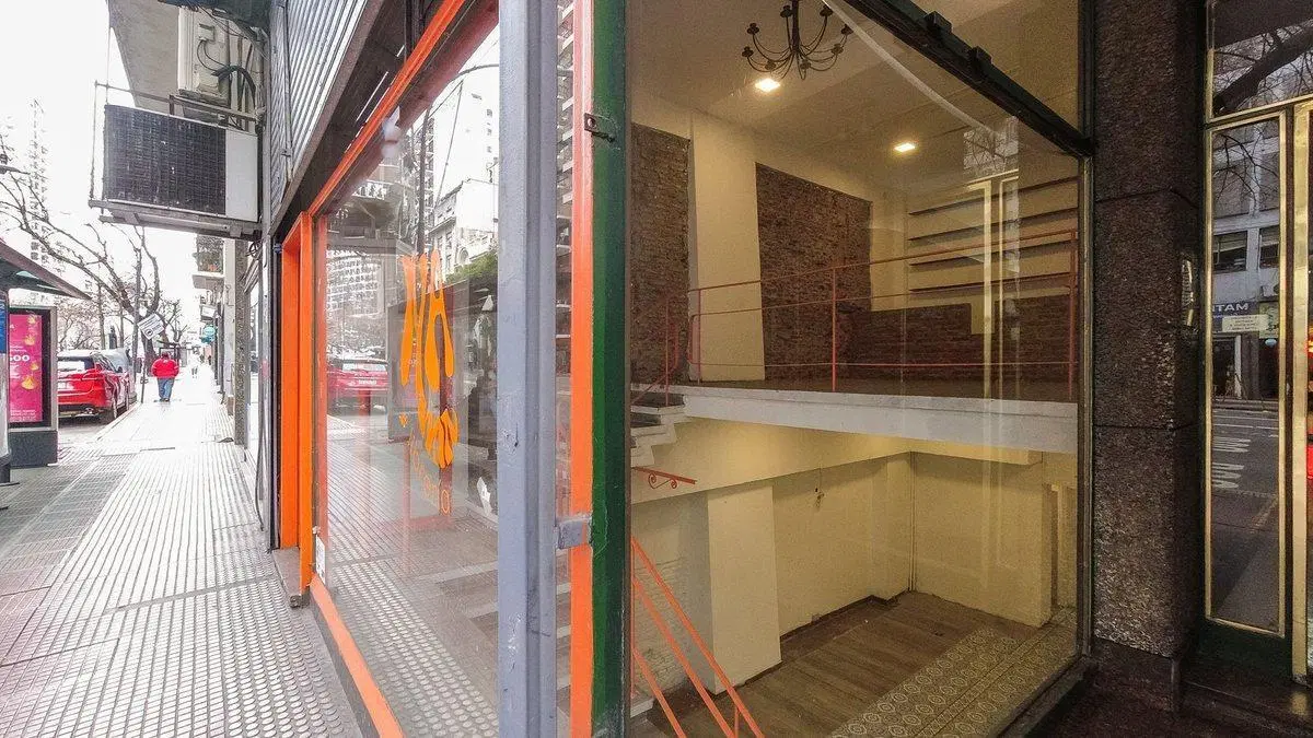 LOCAL DOBLE ALTURA RECOLETA VENTA CON RENTA 3