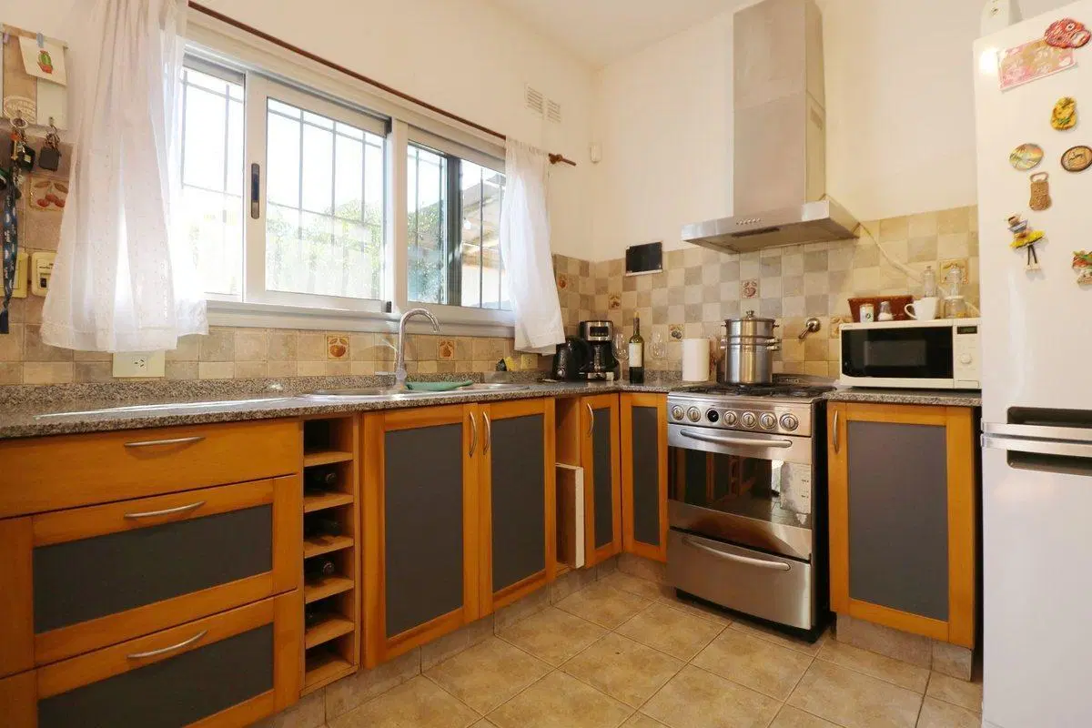 VENTA CASA 3 AMBIENTES CON PILETA Y JARDIN 3