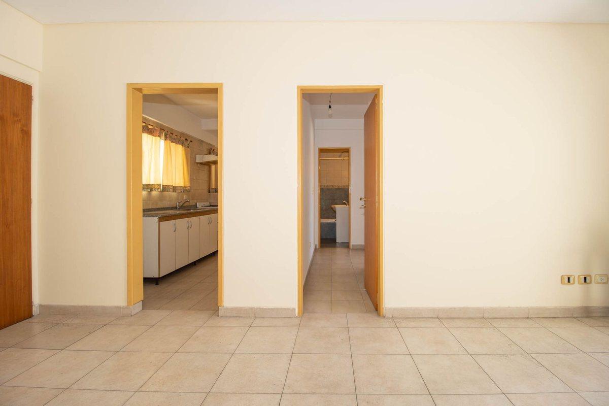 Foto de VENTA DEPARTAMENTO 3 amb. balcón y cochera. LANÚS, imagen 4