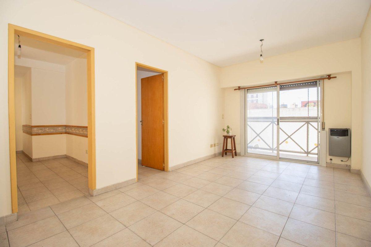 Foto de VENTA DEPARTAMENTO 3 amb. balcón y cochera. LANÚS, imagen 1