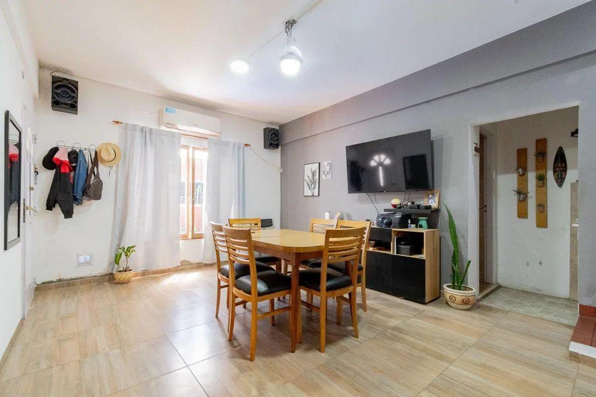 Venta PH 3 ambientes con patio en Caseros 2