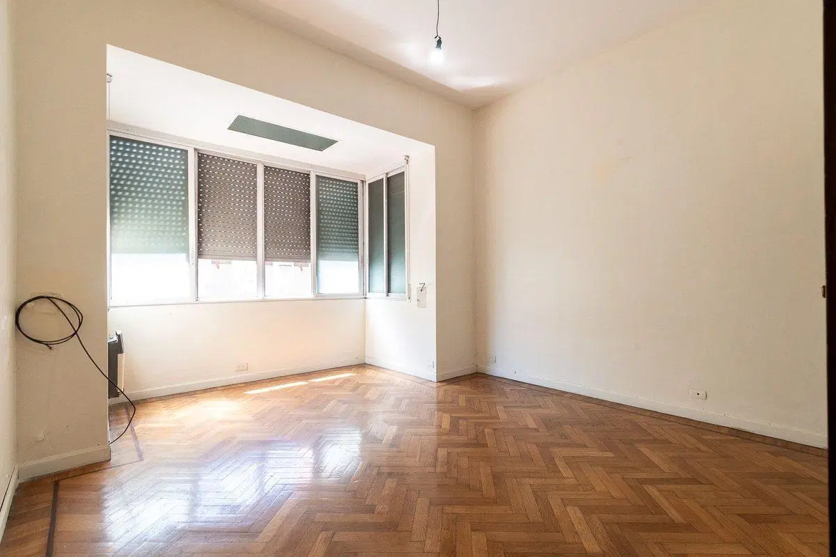 Venta depto 5 amb con dependencia y patio 5