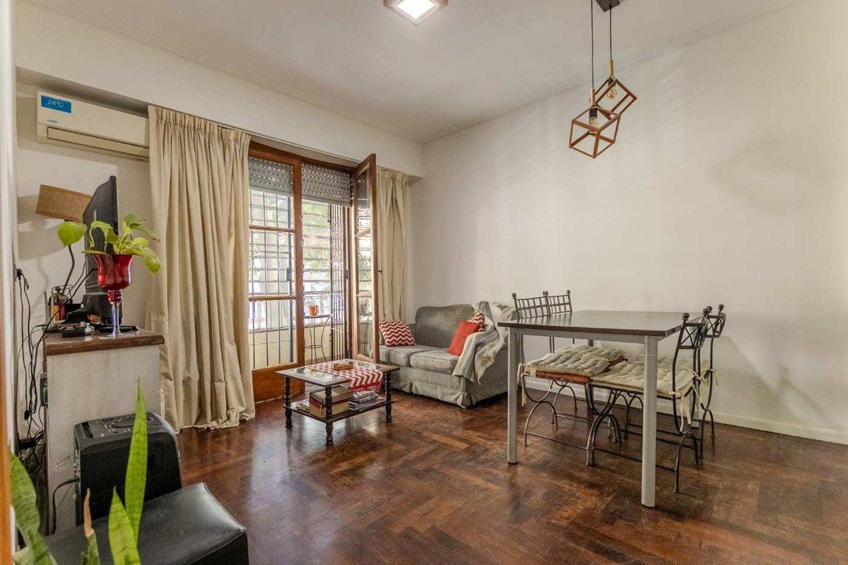 3 AMBIENTES C/BALCON 1ER PISO POR ESCALERA ALMAGRO