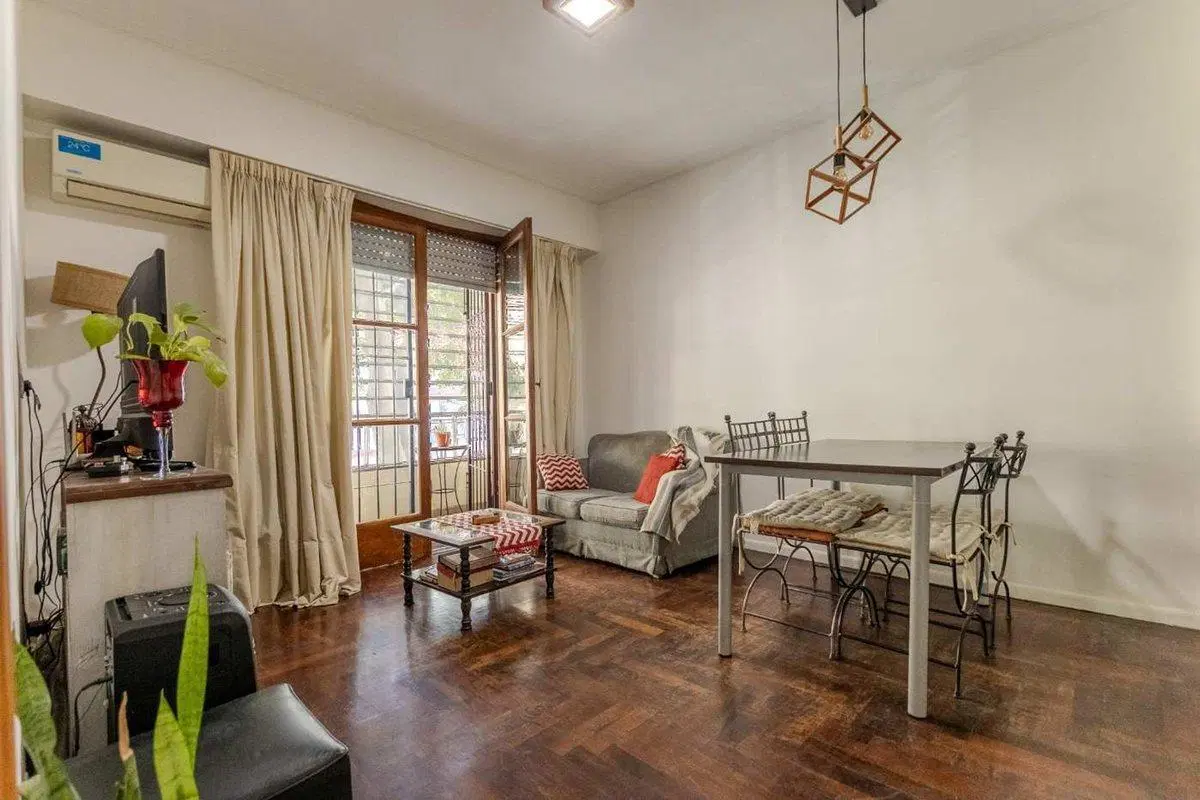 3 AMBIENTES C/BALCON 1ER PISO POR ESCALERA ALMAGRO 3
