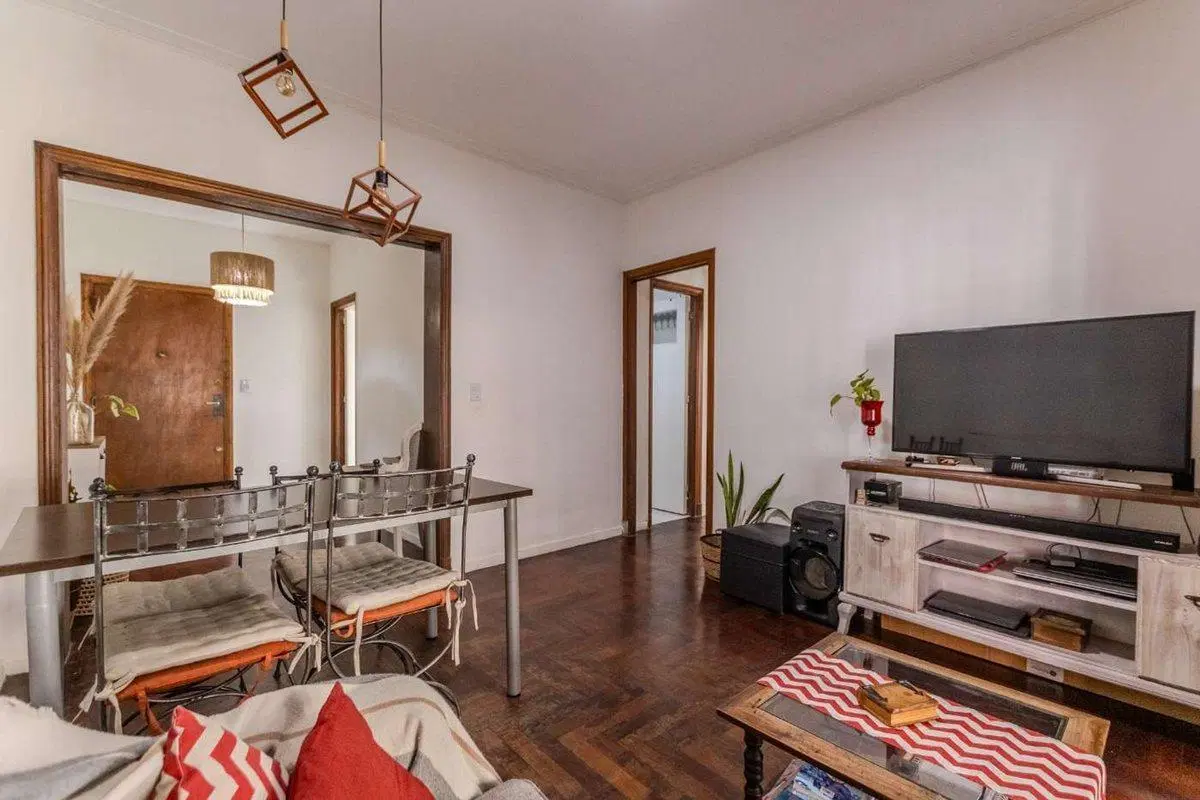 3 AMBIENTES C/BALCON 1ER PISO POR ESCALERA ALMAGRO 5