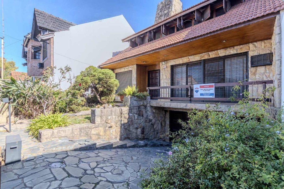VENTA CHALET 6 AMB C/QUINCHO GARAGE en HAEDO NORTE