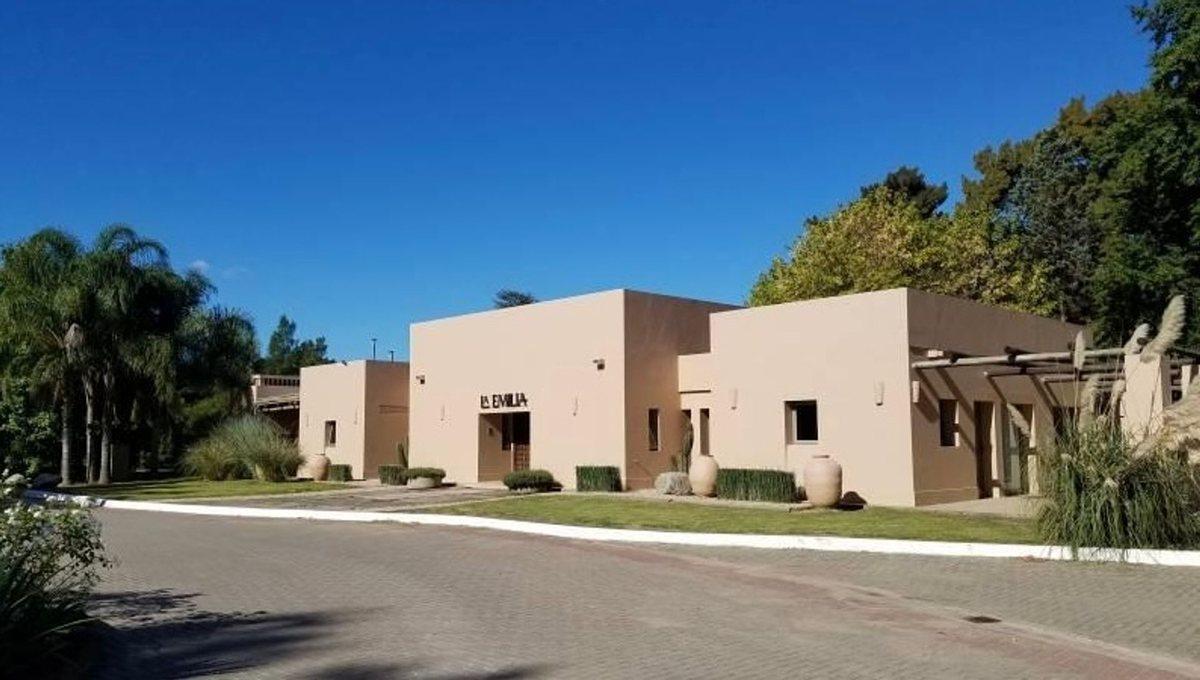 Venta Terreno en Club de Campo La Emilia Pilar
