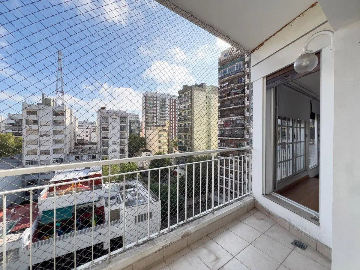 VENTA de semipiso de categoria 3 amb. c/ cochera 5