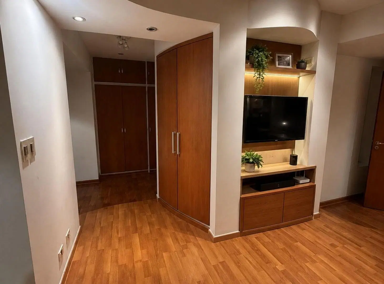 VENTA de semipiso de categoria 3 amb. c/ cochera 4